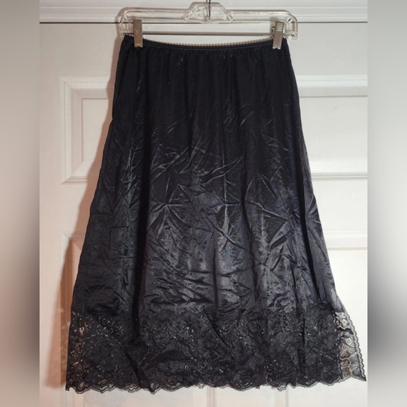 Dresses & Skirts - Vintage Black Lace Trim Slip Skirt Approx 25in Waist (Unstretched) 27.5in Length